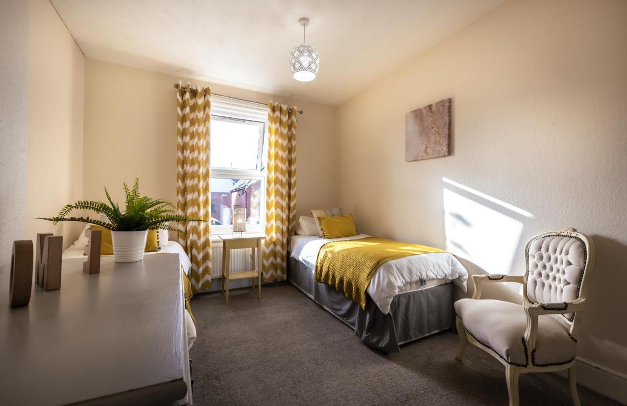 3-Bedroom House L Fast Wi-Fi L Garden L Newly Decorated L Close To Shops And Restaurants Bournemouth Exteriör bild