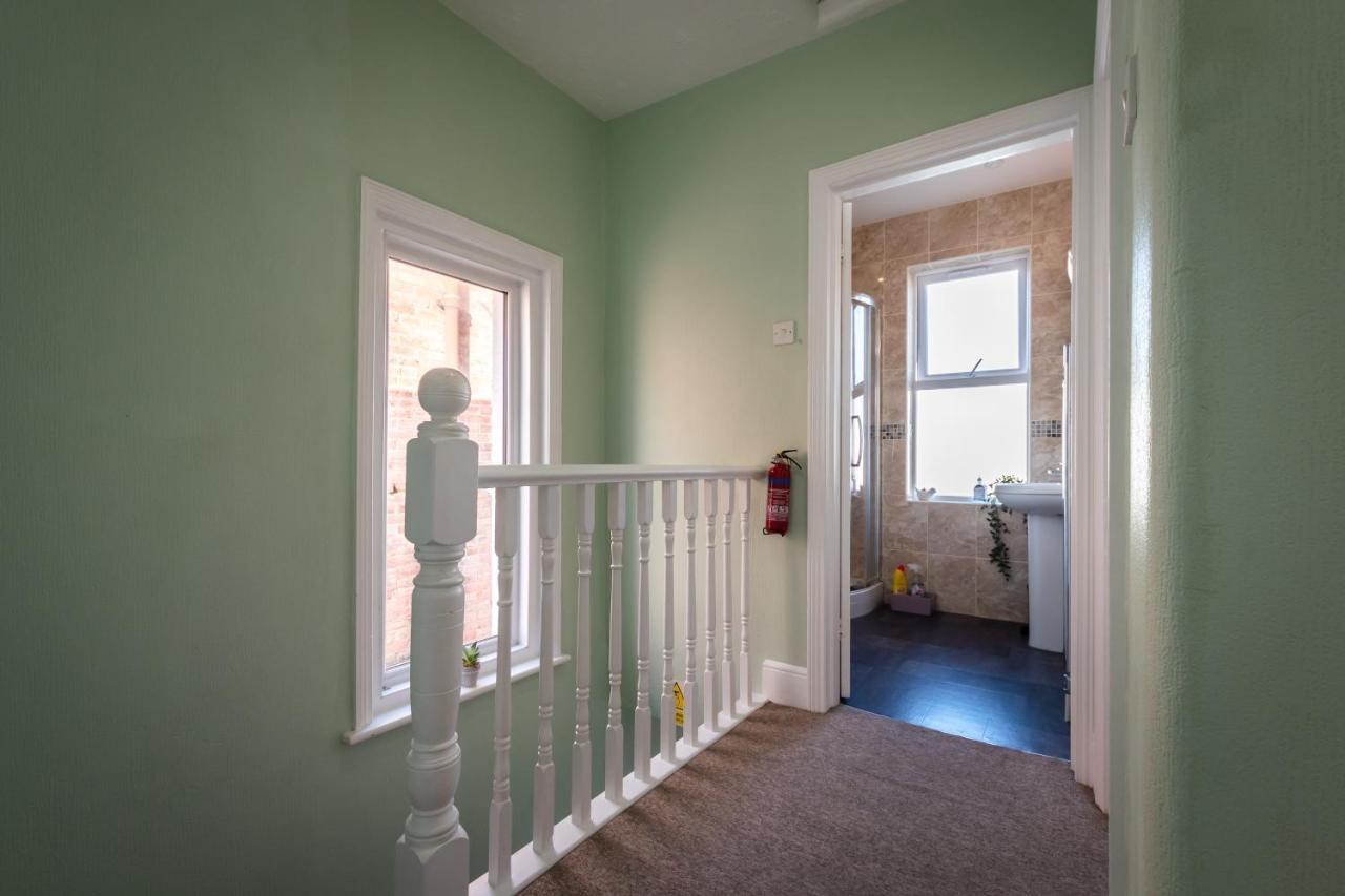 3-Bedroom House L Fast Wi-Fi L Garden L Newly Decorated L Close To Shops And Restaurants Bournemouth Exteriör bild