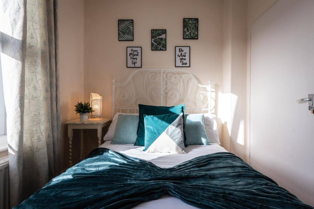 3-Bedroom House L Fast Wi-Fi L Garden L Newly Decorated L Close To Shops And Restaurants Bournemouth Exteriör bild