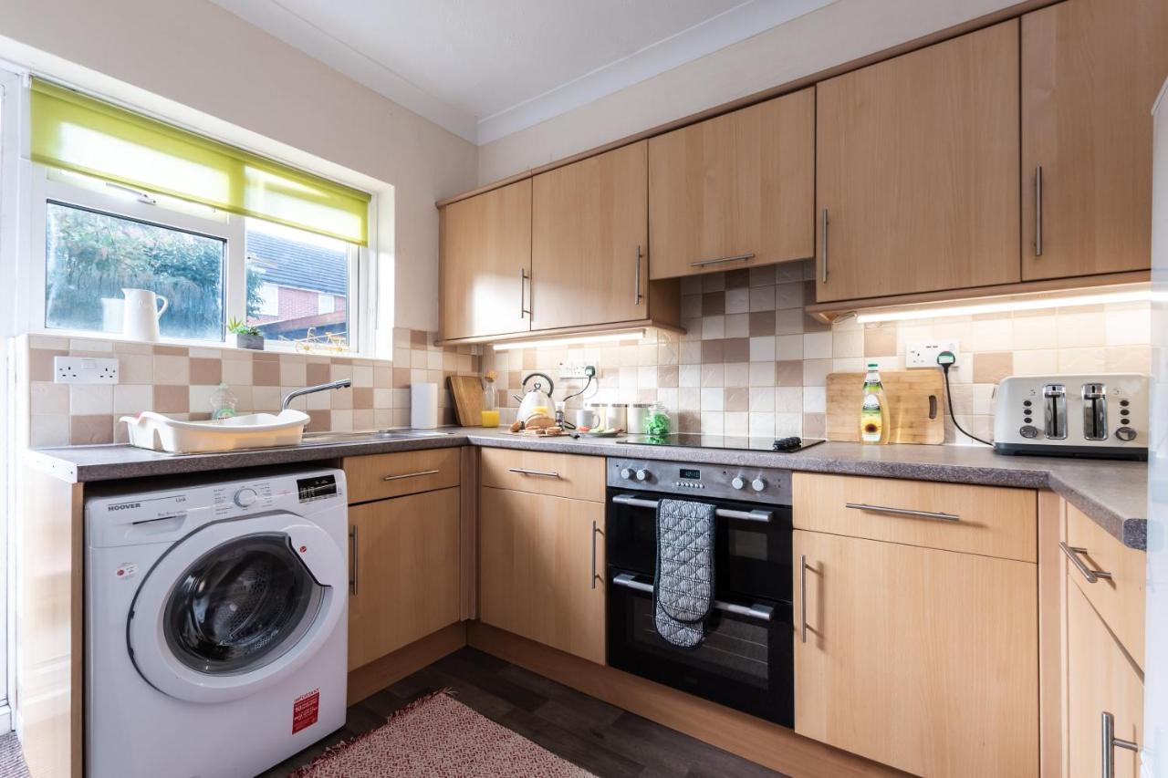 3-Bedroom House L Fast Wi-Fi L Garden L Newly Decorated L Close To Shops And Restaurants Bournemouth Exteriör bild