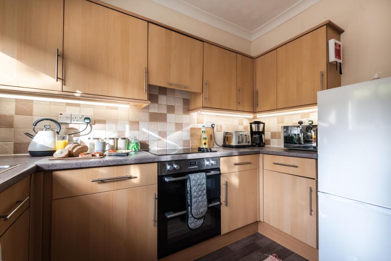 3-Bedroom House L Fast Wi-Fi L Garden L Newly Decorated L Close To Shops And Restaurants Bournemouth Exteriör bild