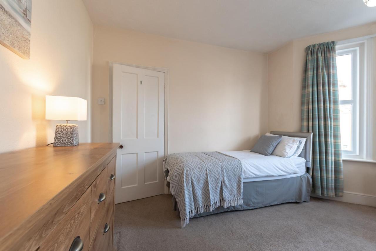 3-Bedroom House L Fast Wi-Fi L Garden L Newly Decorated L Close To Shops And Restaurants Bournemouth Exteriör bild